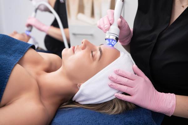 Dermovacuum - Drenaj facial pe baza de vacuum usor si fotobiostimulare Selenia XSkin